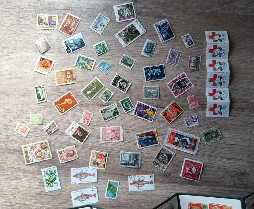 Колекция от 106 пощеснки марки СССР и БГ в класьор