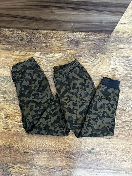 Nike tech fleece green camo joggers Оригинален! CJ5981-222