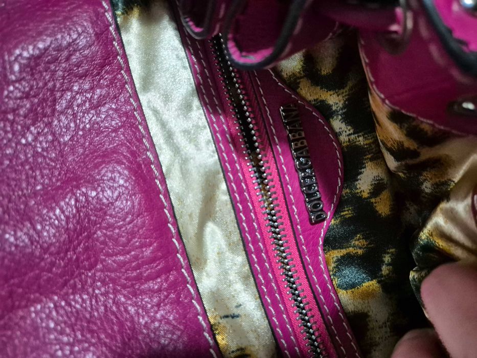 Vand geanta roz din piele marca Dolce & Gabbana, ca noua