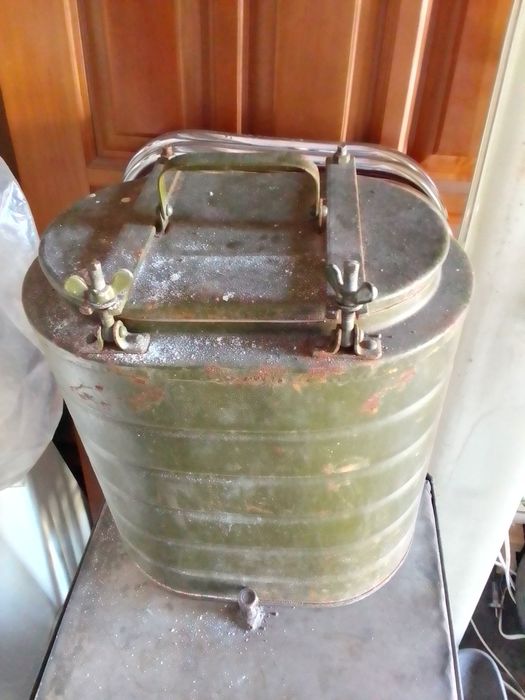 Армейский бачок для еды.