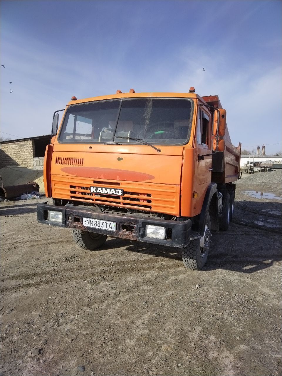 Kamaz sotiladi 9000$ kelishamiz yingil moshinaga barter ham qiilamiz