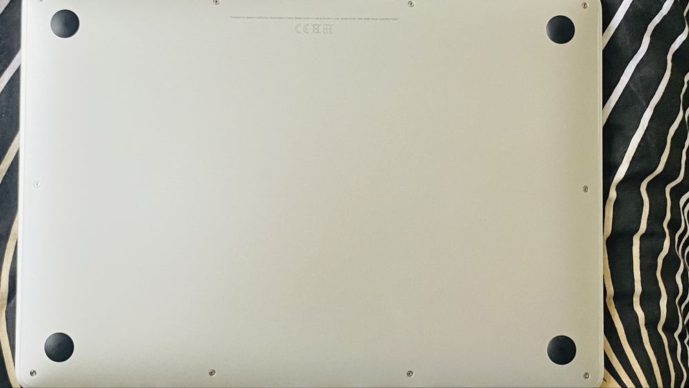 Срочно продаю Macbook Air  M1 13”