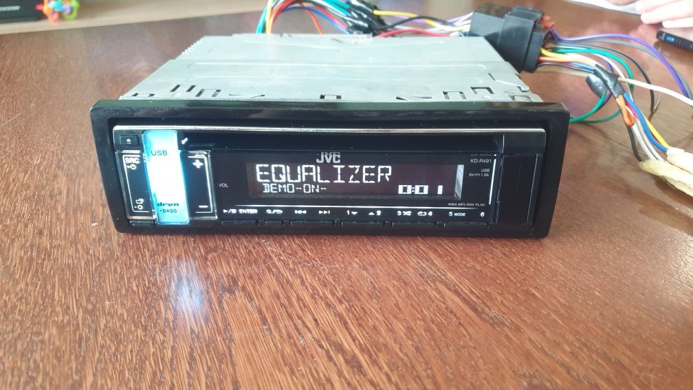 Авто плеър радио музика за кола JVC CD MP-3 USB AUX