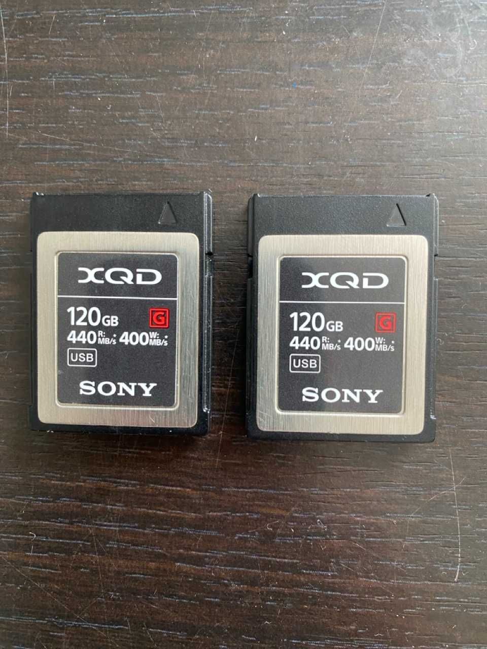 Vand 2 carduri Sony XQD 120GB + card reader Sony.