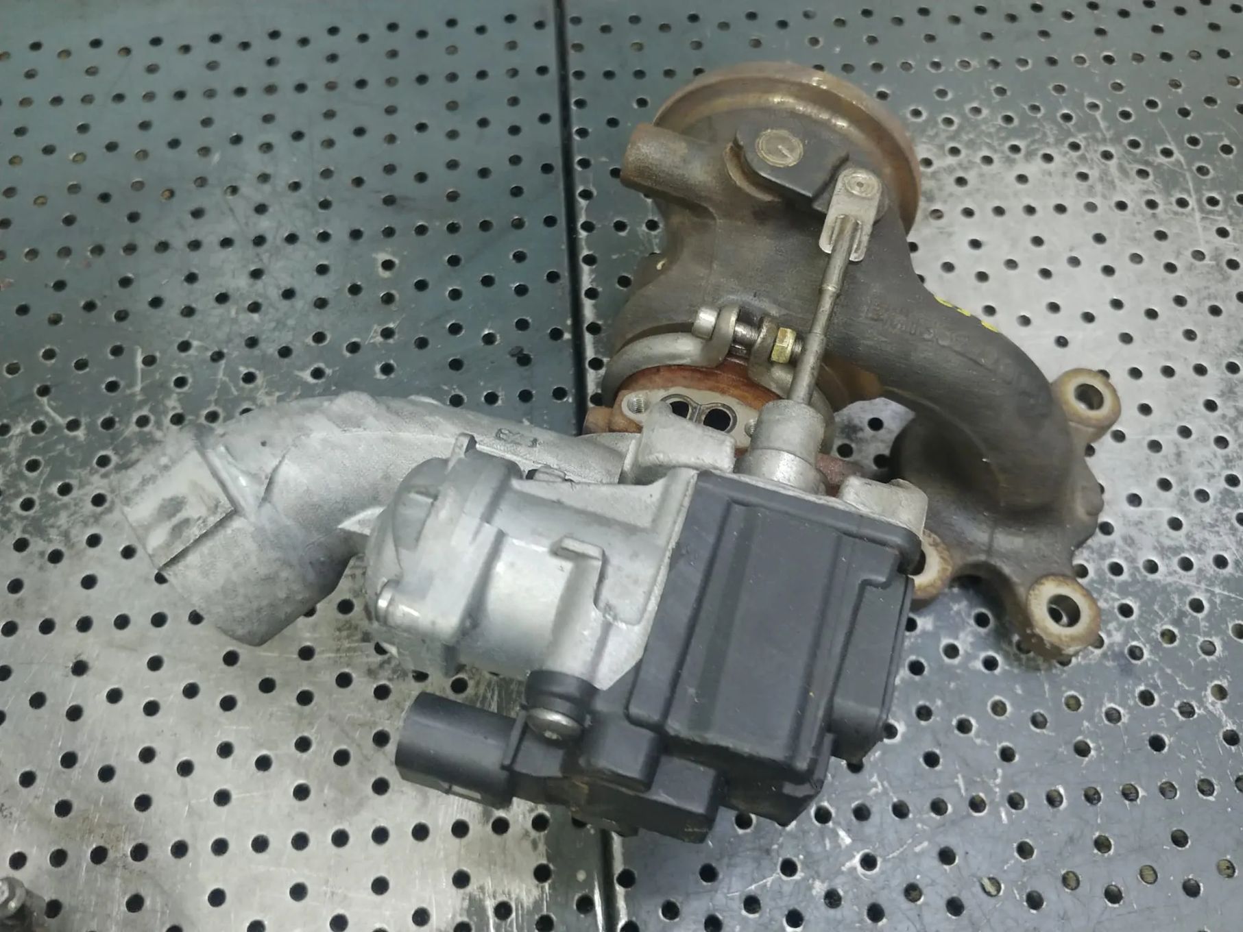 turbina 1.2tsi cjz vw polo 6r skoda fabia seat ibiza 04e145721l