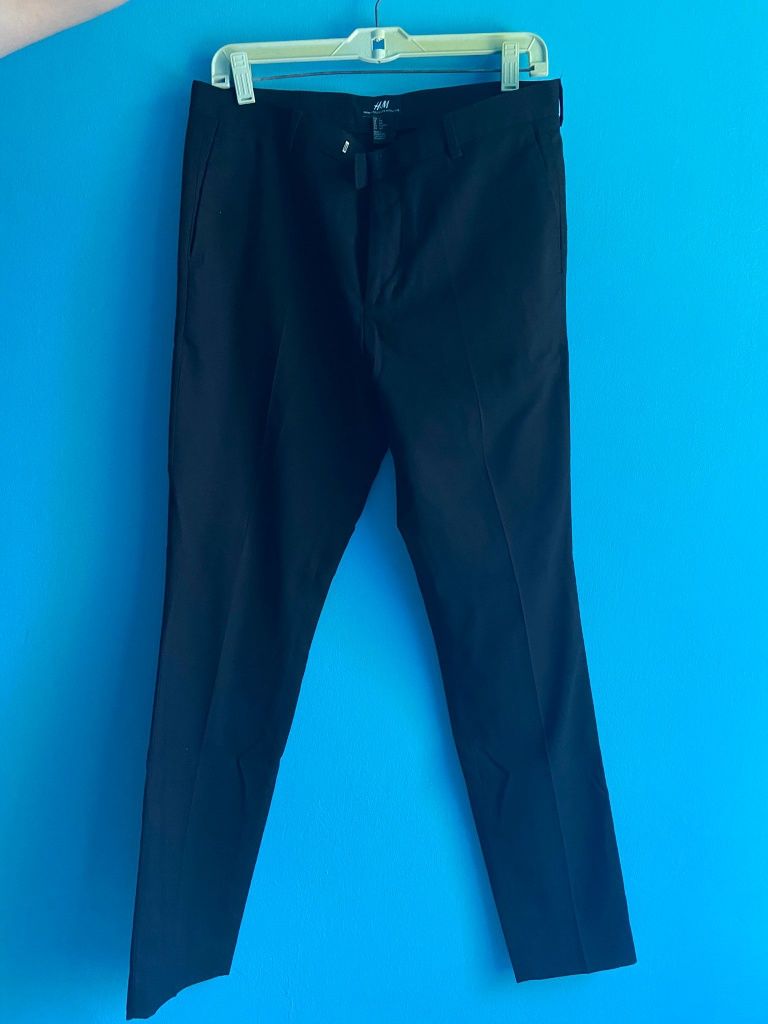 Vand pantaloni negri eleganti