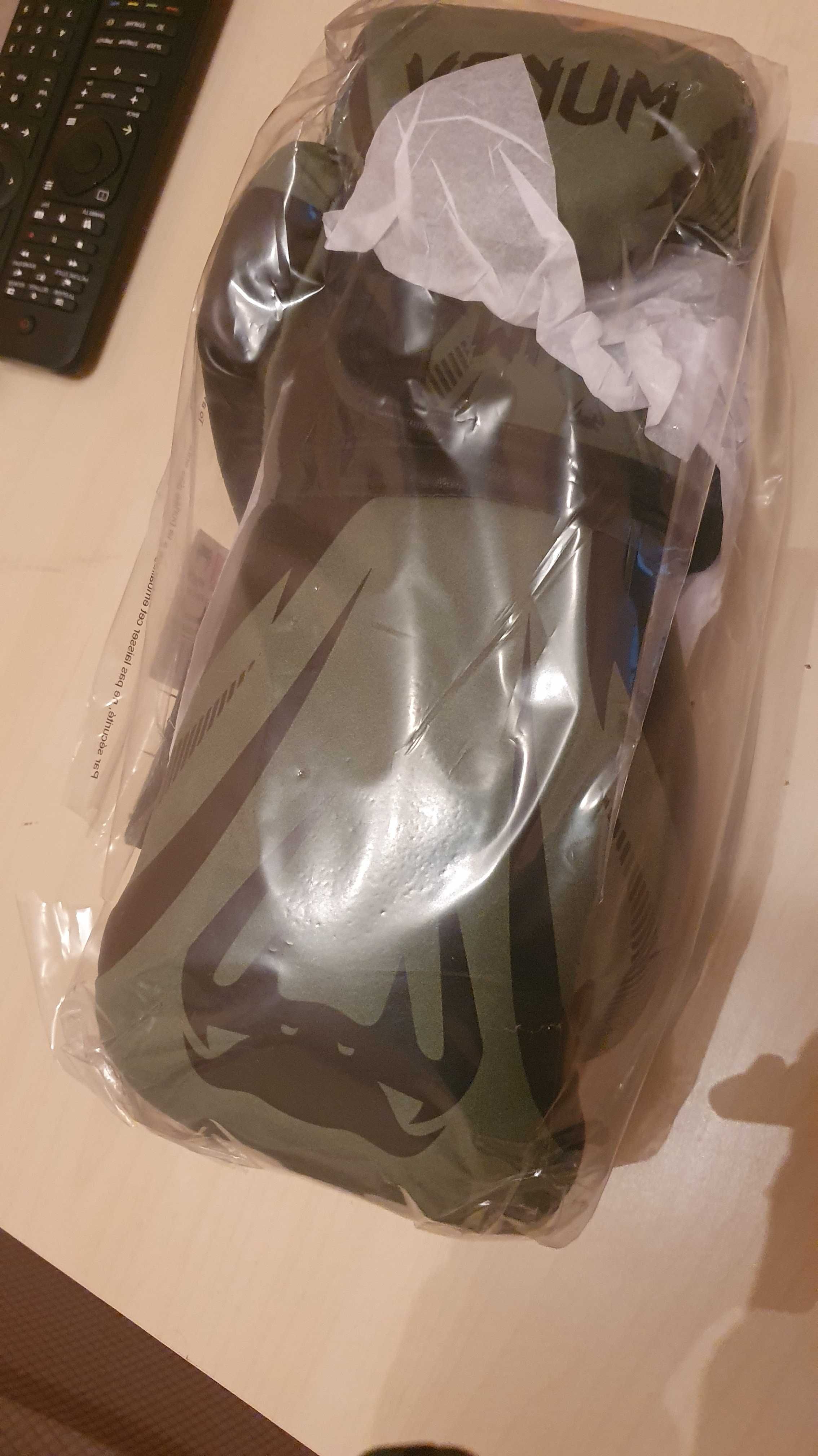 Боксови ръкавици Venum Impact Boxing Gloves
