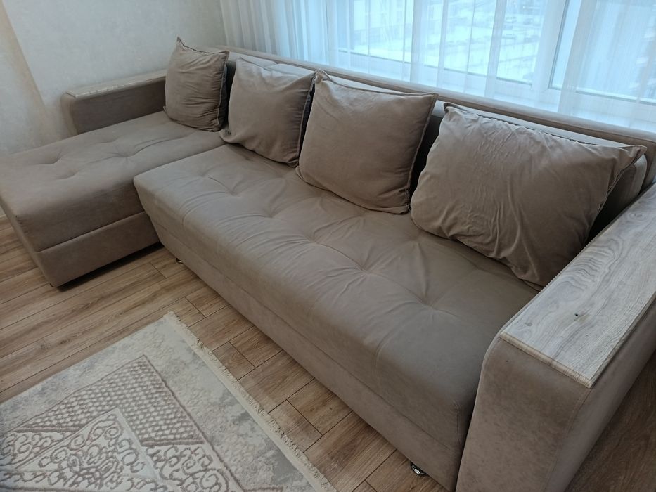 Продам диван с атаманкой  длина 3 метра