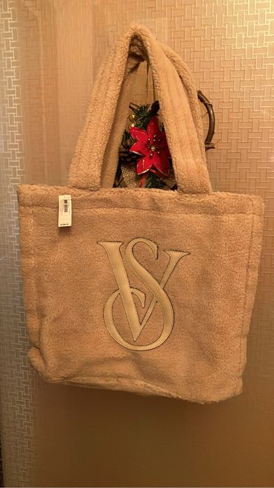 Genți pufoase Victoria Secret