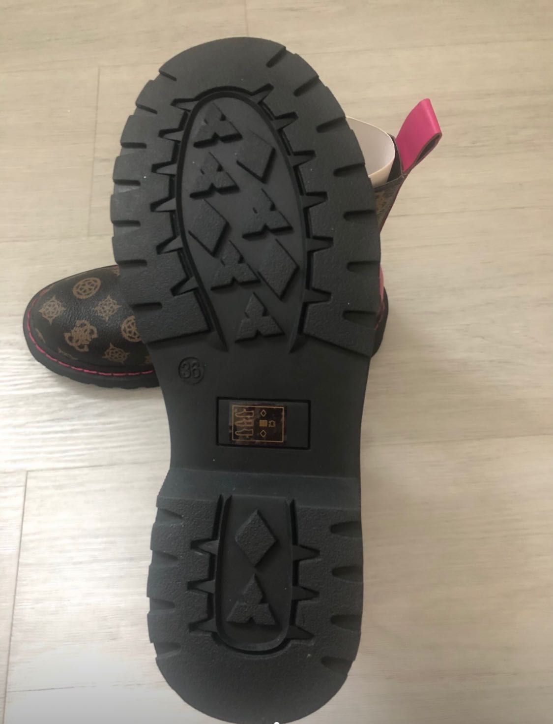 GUESS чисто нови боти в налични размери 35 и 36.