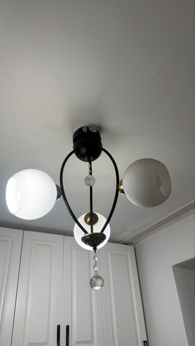 Продам люстру б/у в хорошем состоянии все работает