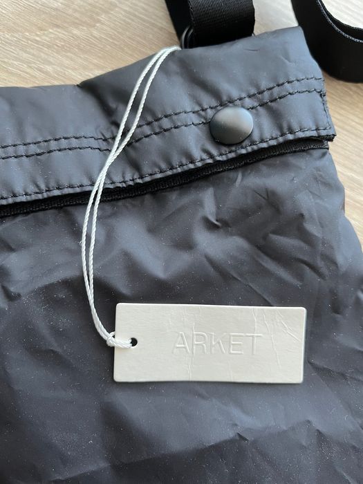 Чанта ARKET - черна