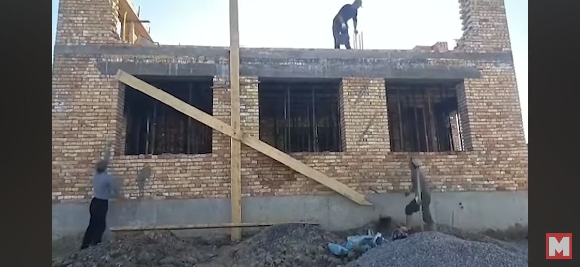 Bek baraka dom 
Zangata rayon 
3 kom 
2 etaj 
66kv 
Narxi 52 000
Zanga