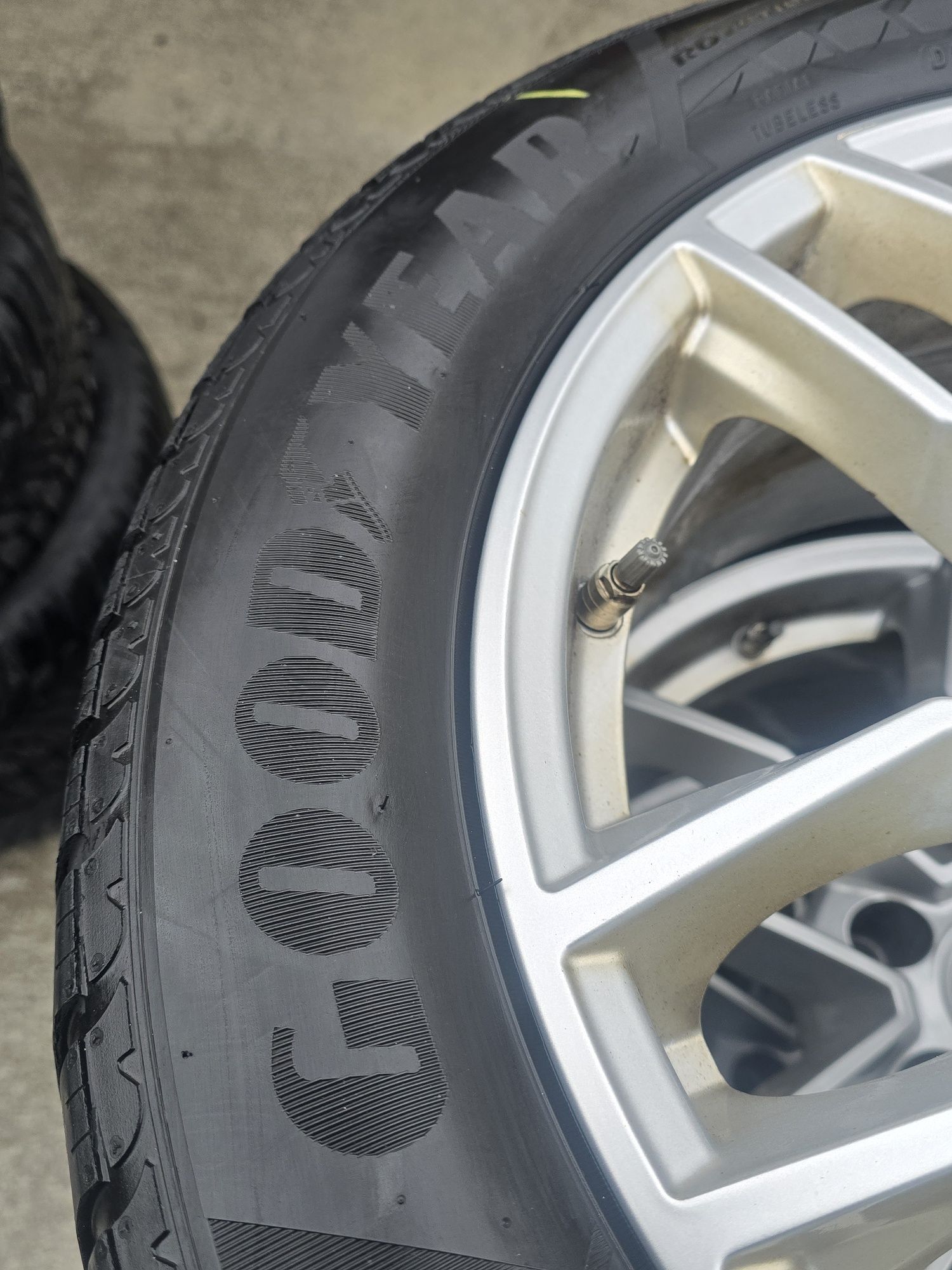 4 Броя 225/55/17 Goodyear 2x6,8mm 2x5mm