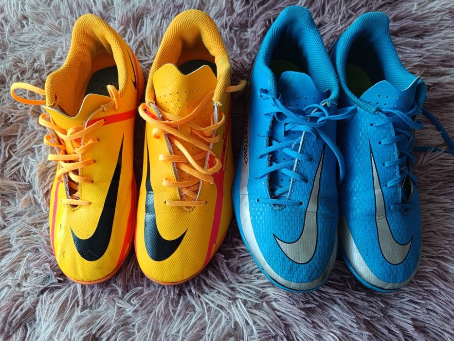 2 perechi ghete fotbal nr 37.5 - 70 lei