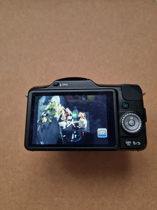 Продавам focus free Panasonic Lumix GF3 combo