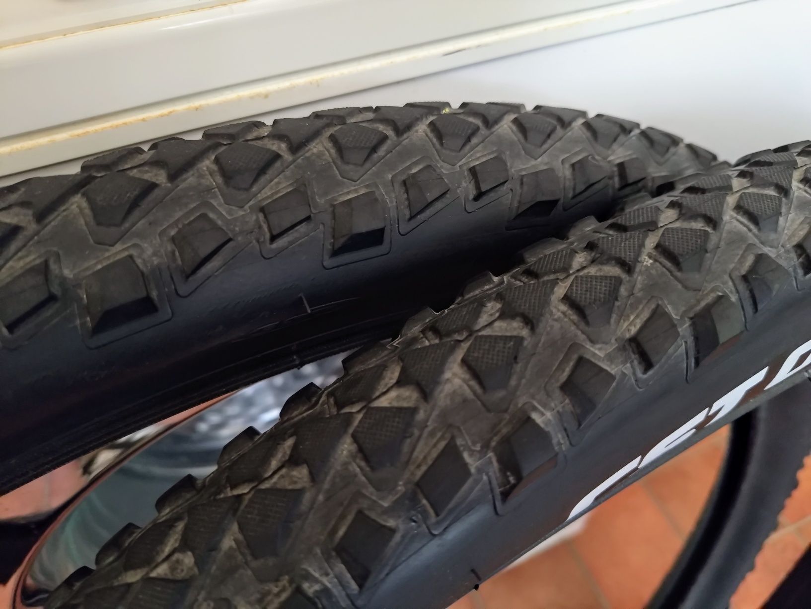 Външни гуми за планински велосипед - CST Gripper 29x2.25 (57-622)