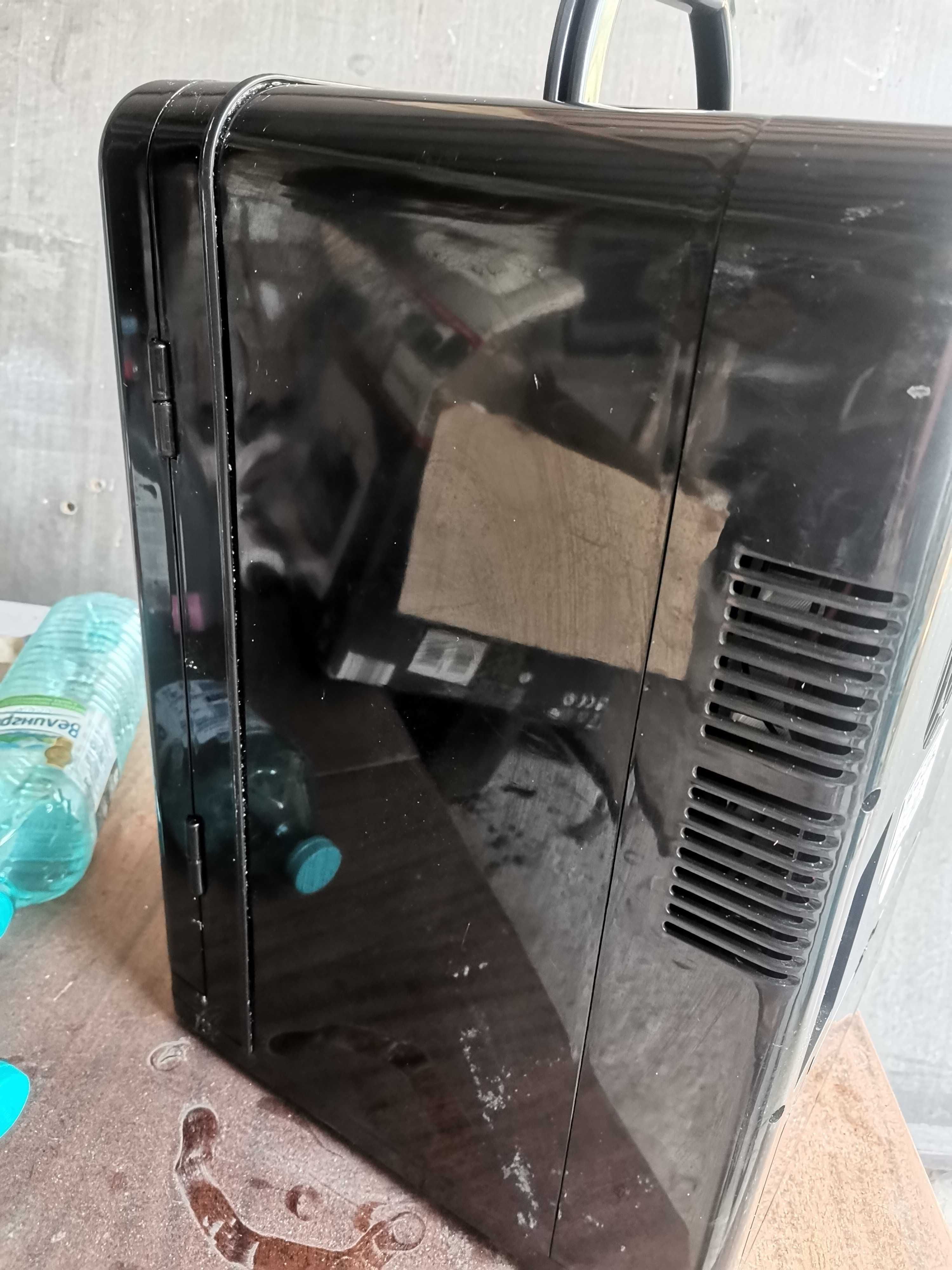Мини Хладилник-12V/220V-Изстудяване/Затопляне-За Дома/Кола