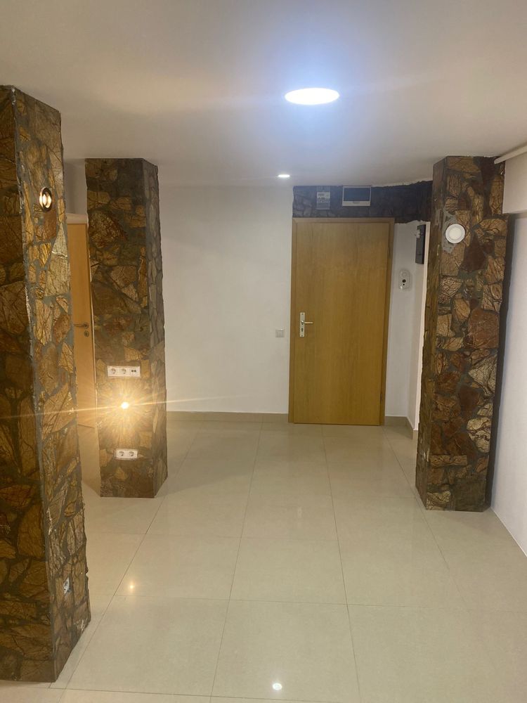 PROPRIETAR VÂND Apartament 3 camere Grivitei 47