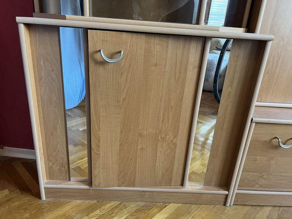 Мебели, шкафове, секция.