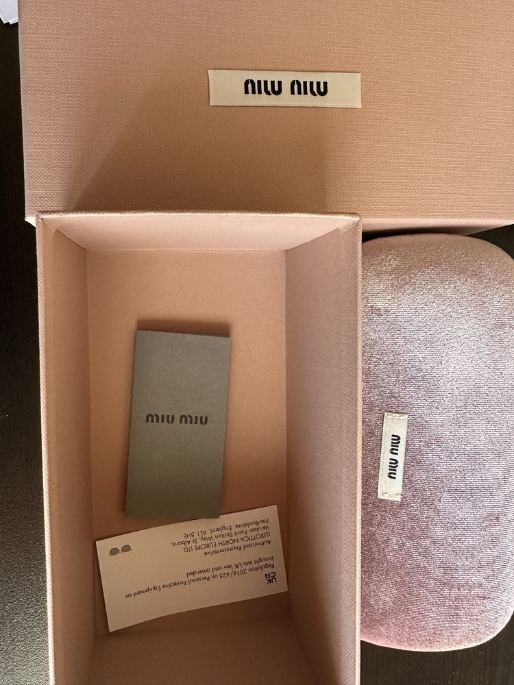 Слънчеви очила MIU MIU