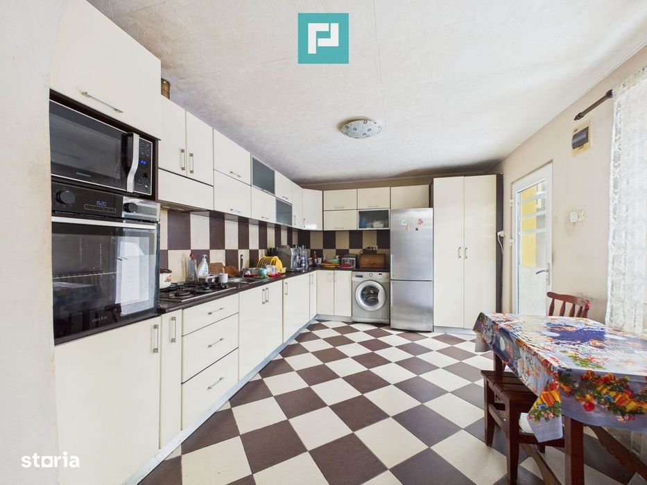 Casă cu 7 camere, ideală pentru familie, Grădiște