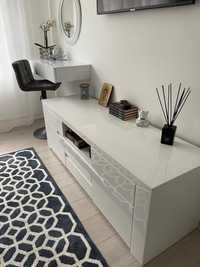 Vand mobilier de living + masuta cu scaun de make-up