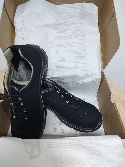 Bocanci Uvex marimea 42