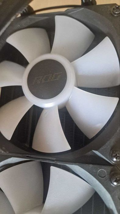 Продавам охладител за процесор ASUS ROG STRIX LC II 240 ARGB