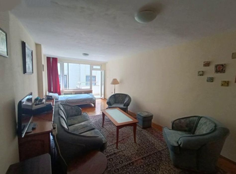 Дава се под наем Двустаен апартамент в София, Център - 85 кв.м за 549 € - Снимка #1