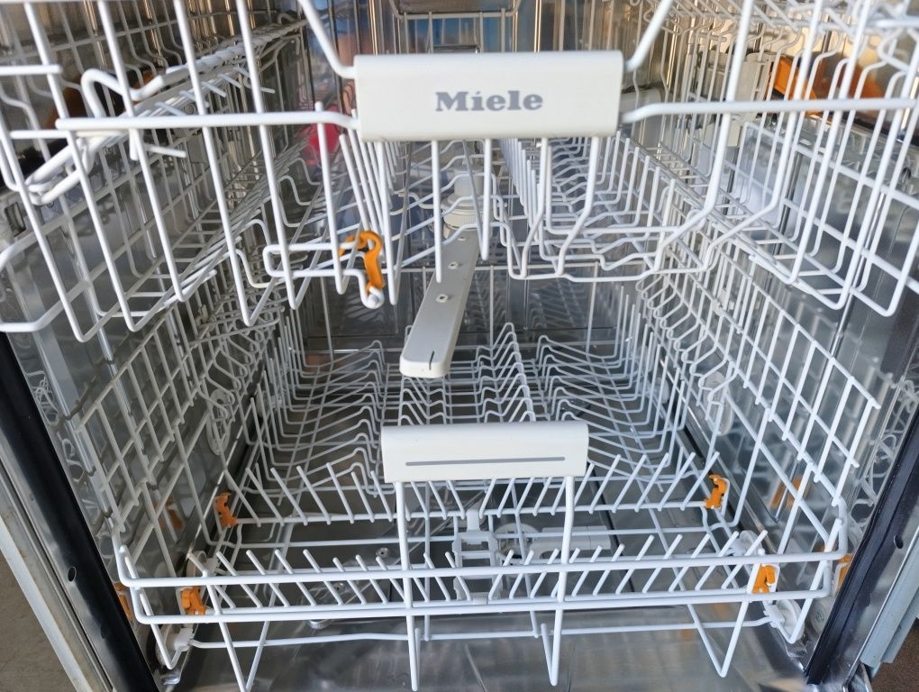 Съдомиялна Miele XXL за пълно вграждане