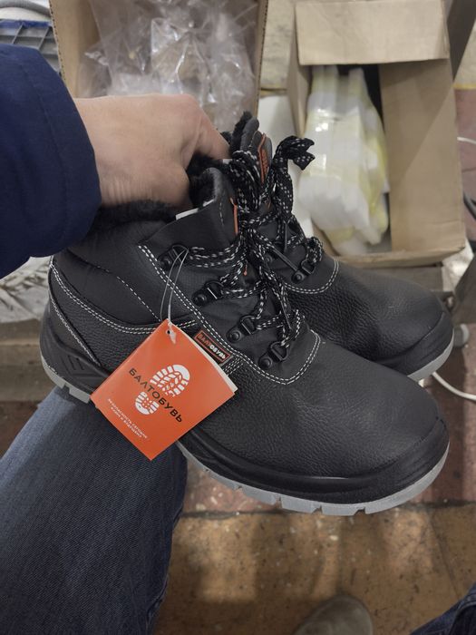 Продам спец обувь новый 42 размер