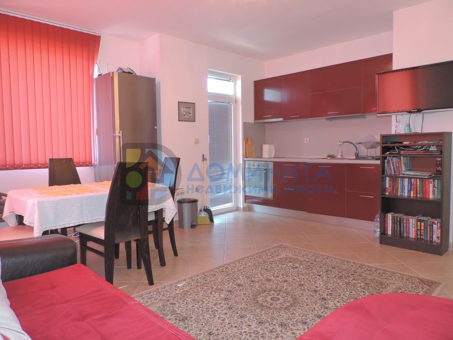 Обзаведен тристаен с паркомясто, гр. Приморско, 50м.от плажа