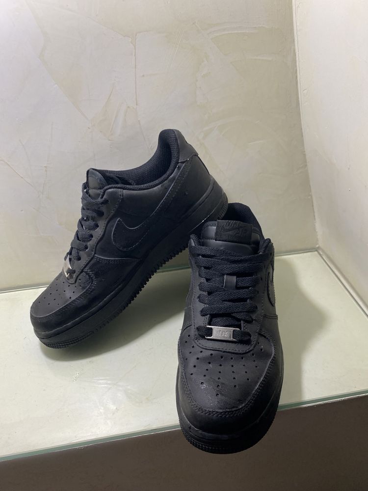 Продам кроссовки Nike