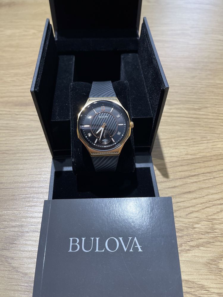 Механичен Часовник Bulova CURV diamond