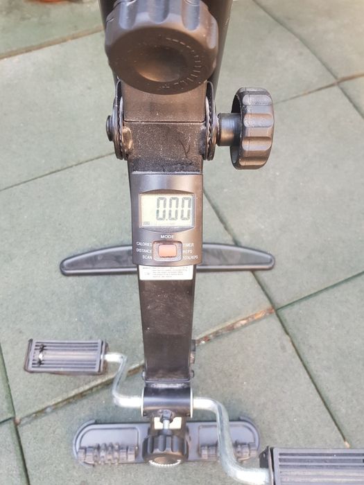 Bicicleta statica pentru picioare și mâini
