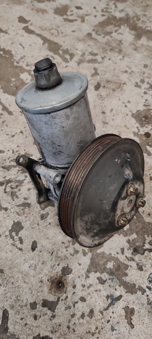 Ходравлична помпа Мерцедес W124 / Sprinter