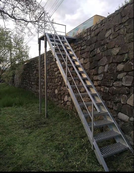 Scara zincata la comanda