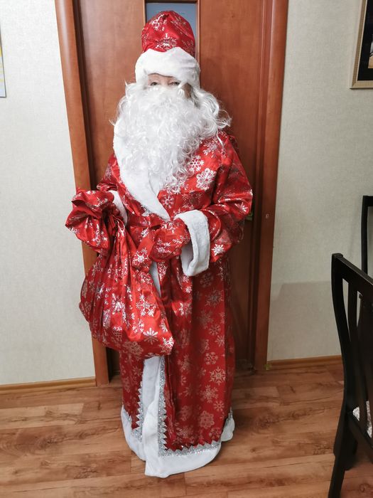 Костюм Деда Мороза красивый