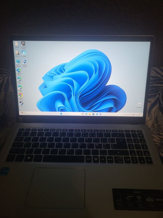 Pachet 2 laptopuri – MacBook Pro 15”  + Acer Aspire A315-58 – stare