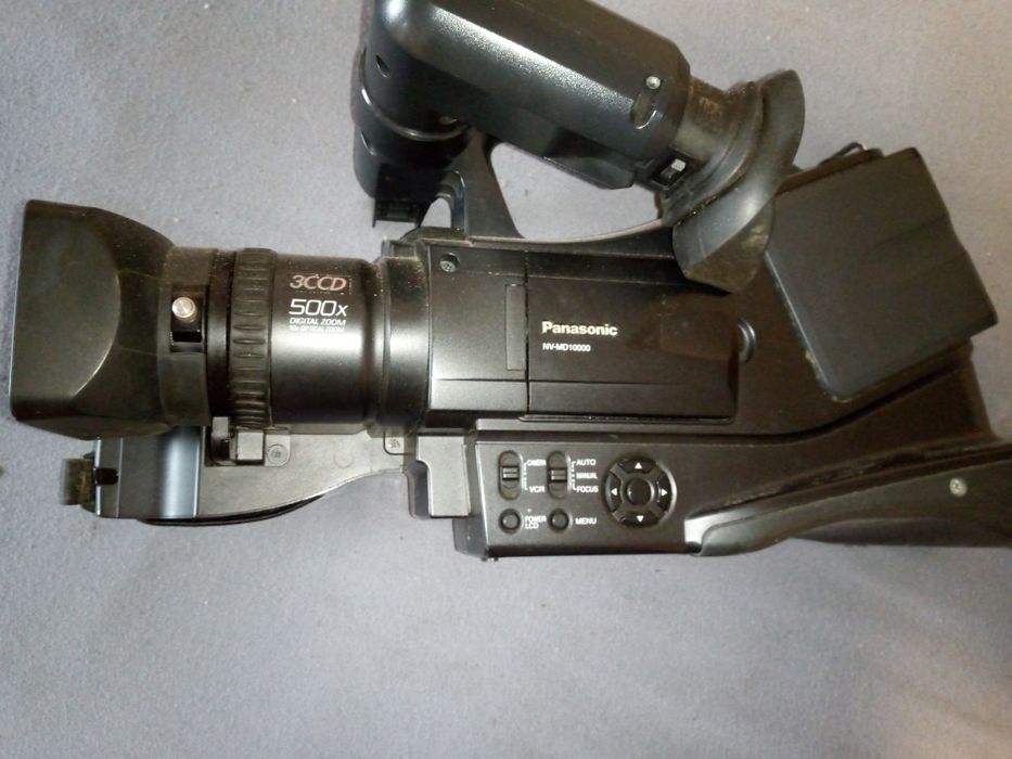 Vând camera video Panasonic MD 10000