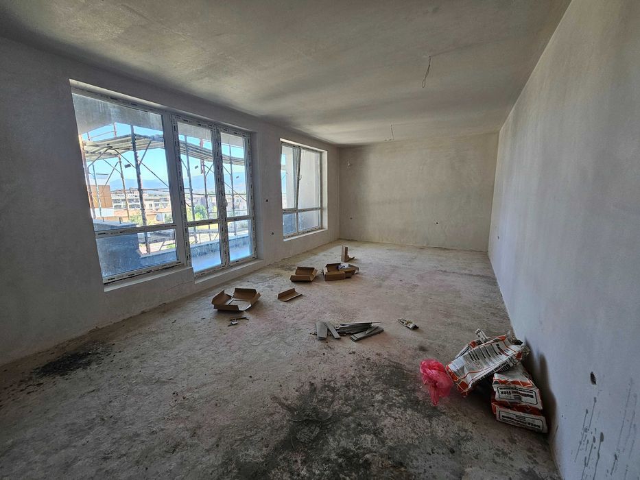 Продава се Двустаен апартамент в Пловдив, Остромила - 82 кв.м за 915 €/кв.м - Снимка #4