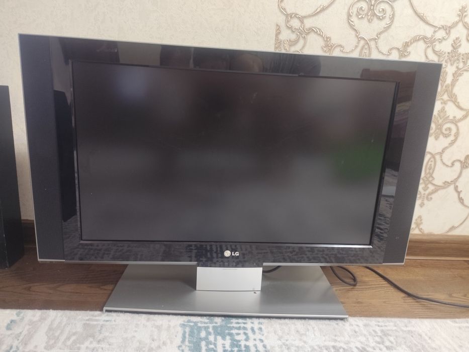 Телевизор LG в рабочем состоянии