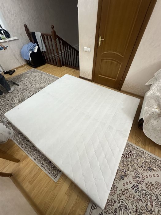 Поролоновый матрас в хорошем состоянии 180/200 см