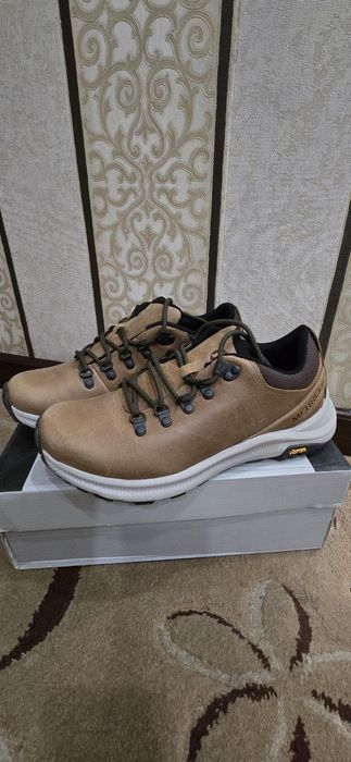 Erkaklar qishki krasovkasi  yangi noviy BREND MERRELL