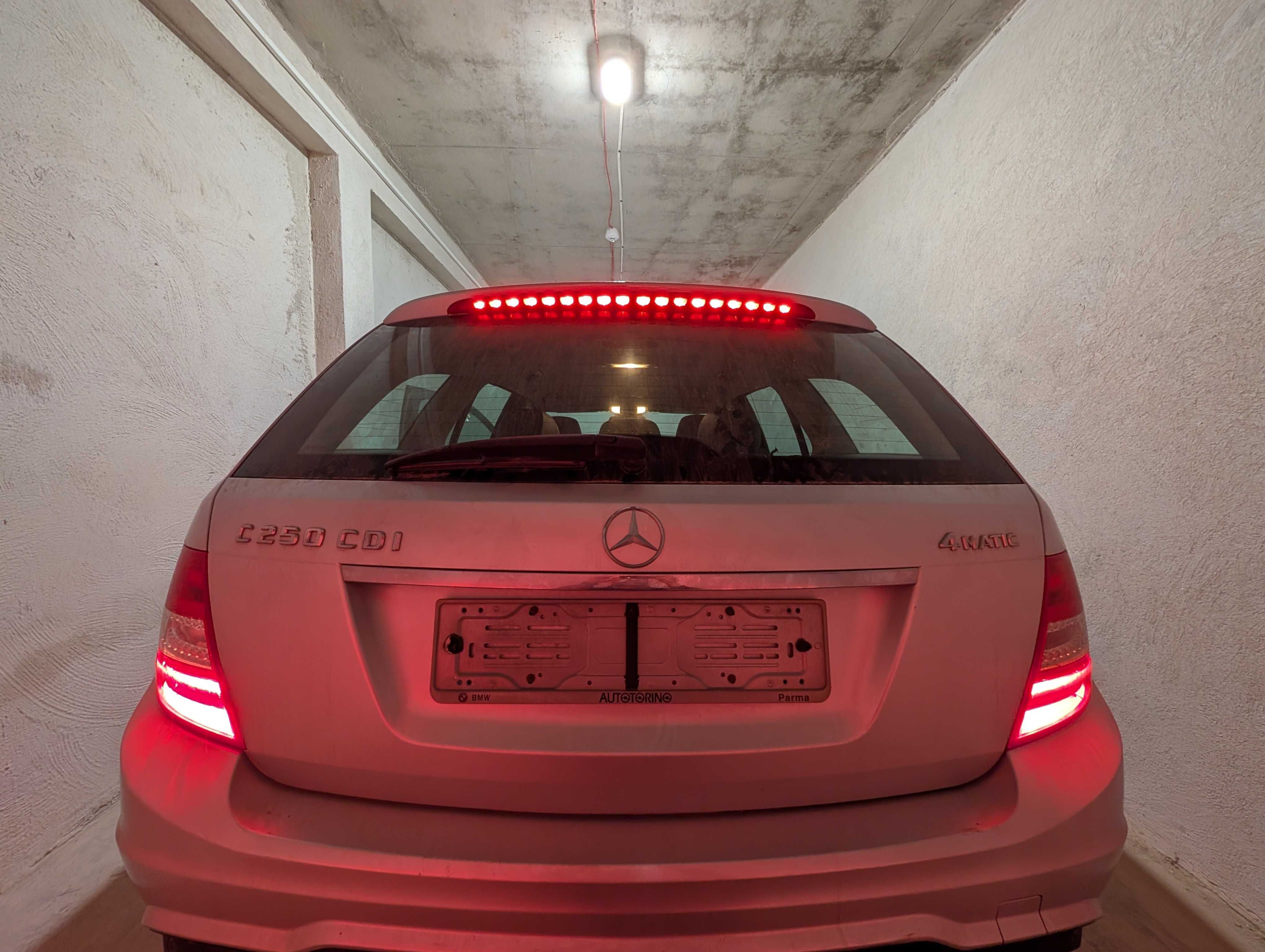 Mercedes-Benz C-class ляв волан - само на части