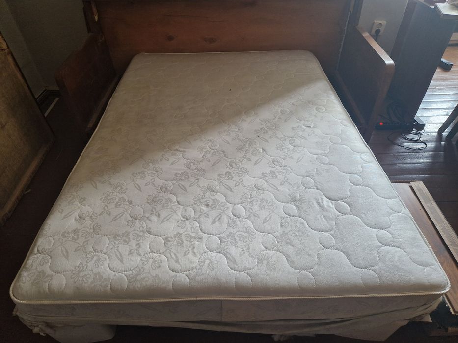 Матрак 140/200 с вградена дървена подматрачна рамк