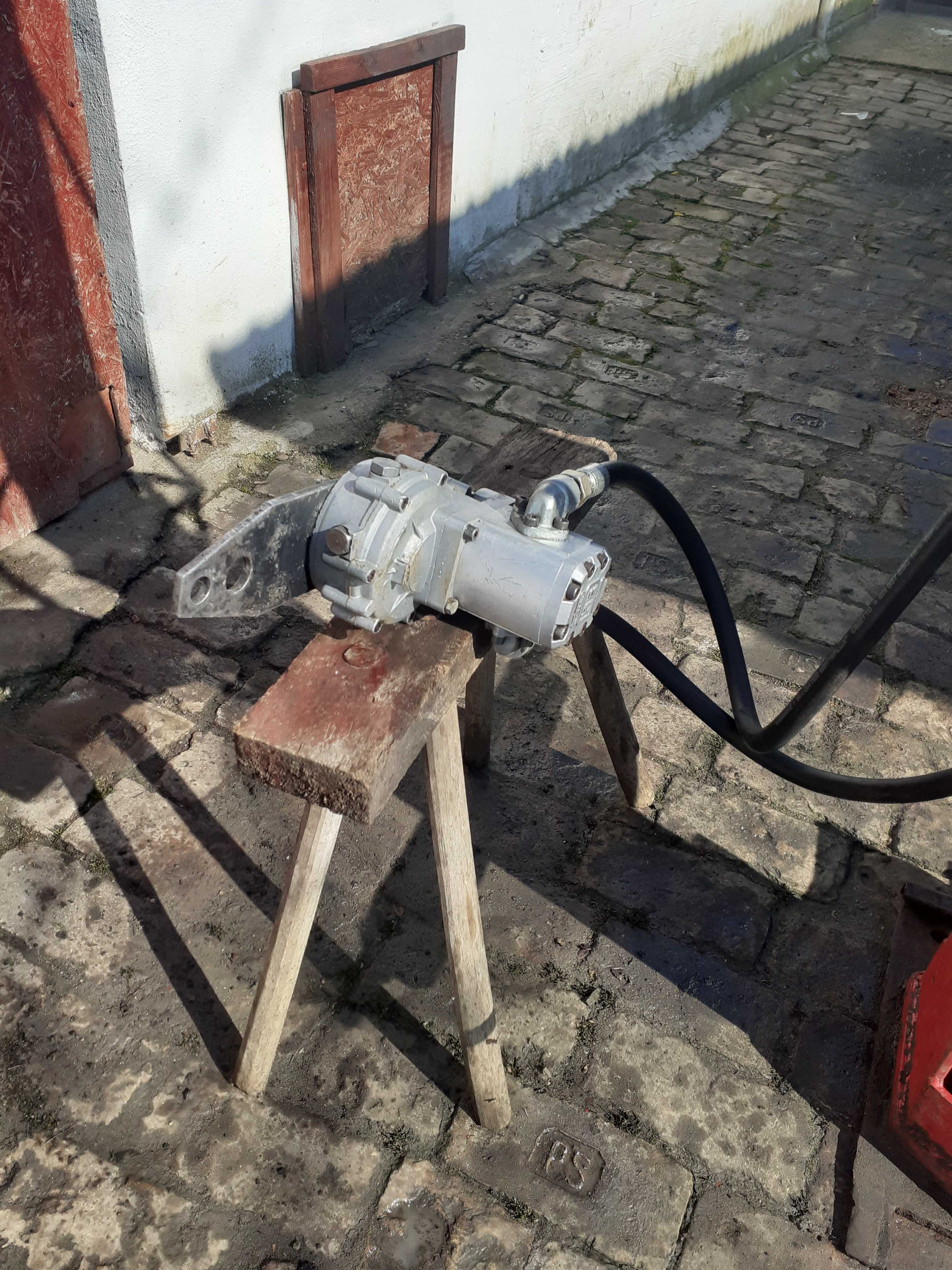 Crapator lemne pentru tractor