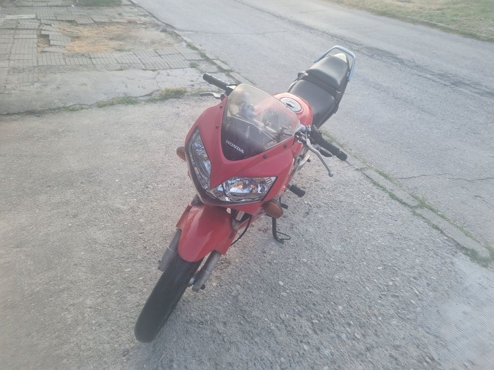 125 кубика Honda 2006 година нов внос.   2200лв
