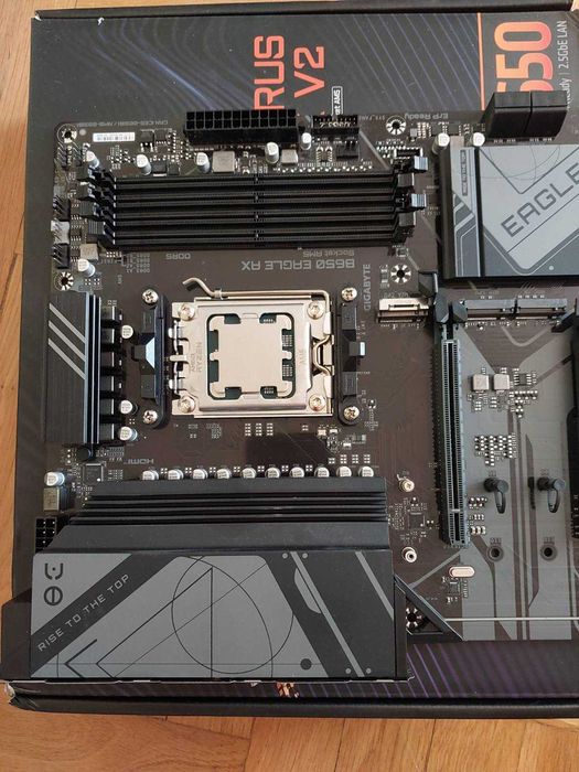 НОВ AMD Ryzen 5 9600X + Gigabyte B650 Eagle AX Wi-Fi